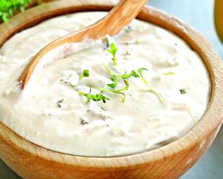 Сметанный соус с кресс-салатом