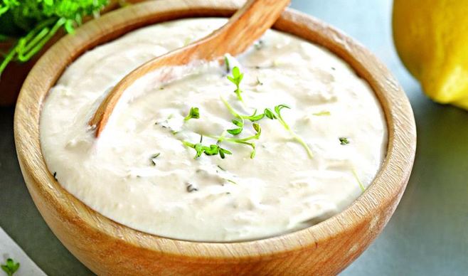 Сметанный соус с кресс-салатом