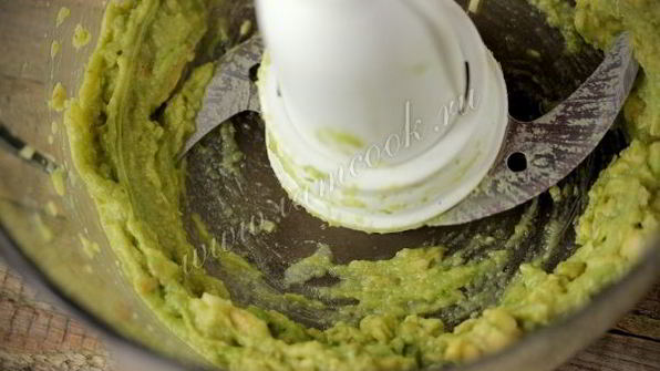 соус из авокадо с чесноком