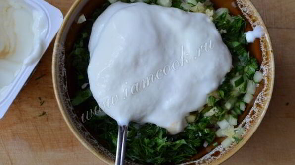 соус из йогурта с чесноком