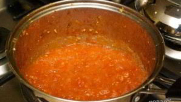 соус из помидор и хлопьев чили