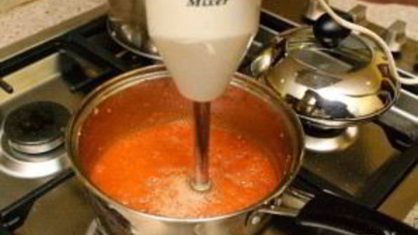 соус из помидор и хлопьев чили