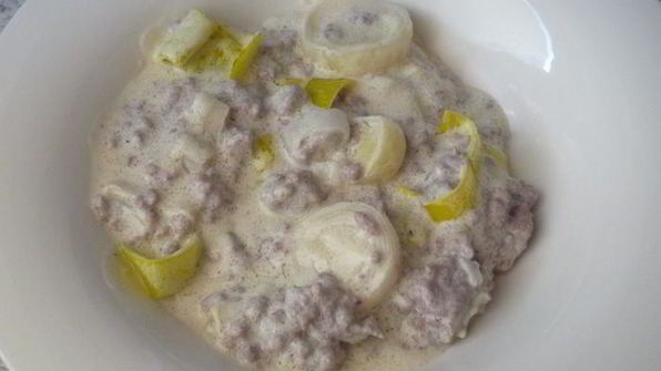 соус из рубленого мяса, белого вина и сливочного сыра