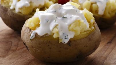 Соус к отварному картофелю со сметаной и чесноком