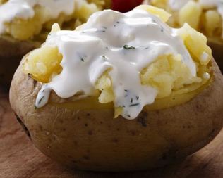 Соус к отварному картофелю со сметаной и чесноком