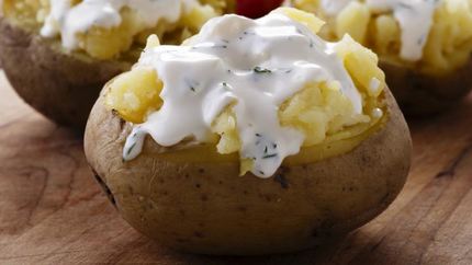 Соус к отварному картофелю со сметаной и чесноком