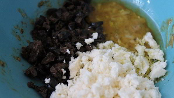 соус с брынзой и маслинами