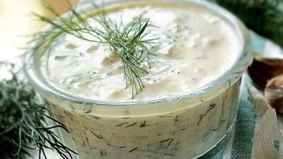 Соус Цацики из йогурта с огурцом