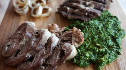 Свежий соус из зелени к мясу