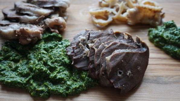 свежий соус из зелени к мясу