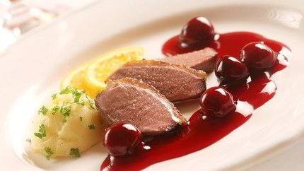 Вишневый соус к утке с бренди и орехами пекан