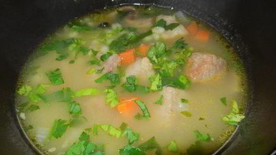 Богатый ароматный перловый суп с говядиной