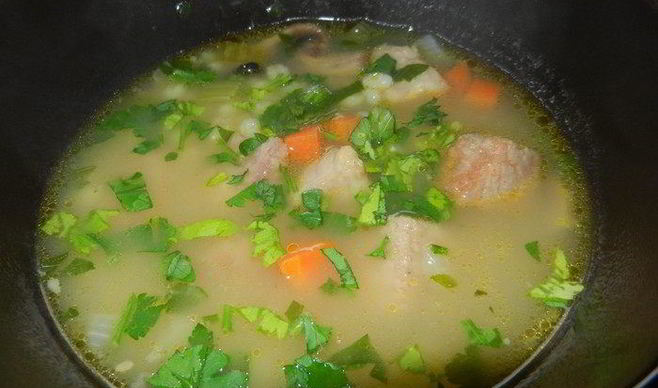 Богатый ароматный перловый суп с говядиной