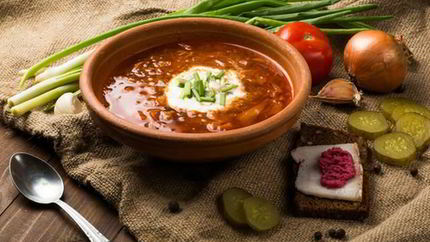 Борщ с фасолью и солеными огурцами