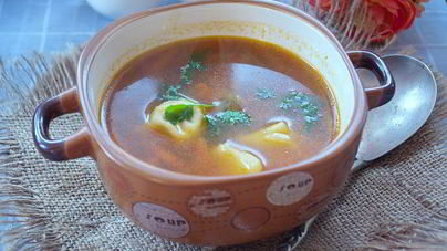 Борщ с пельменями