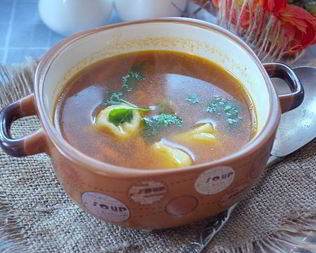 Борщ с пельменями