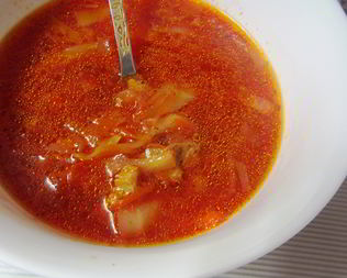 Борщ со сметаной и зеленью