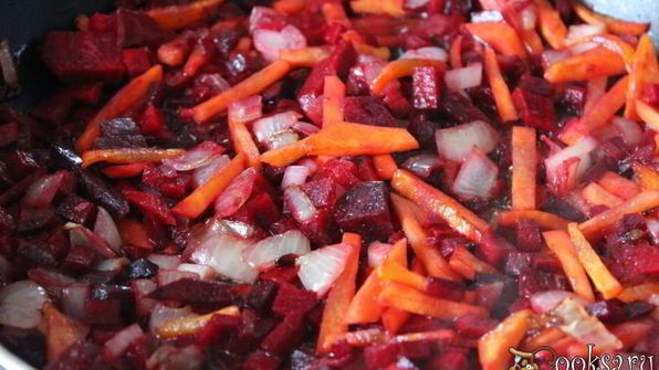 красный борщ с молотым салом