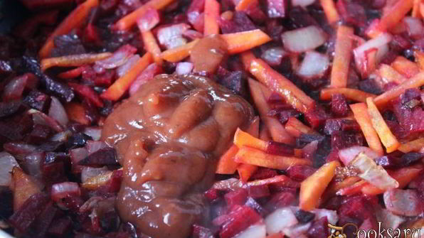 красный борщ с молотым салом