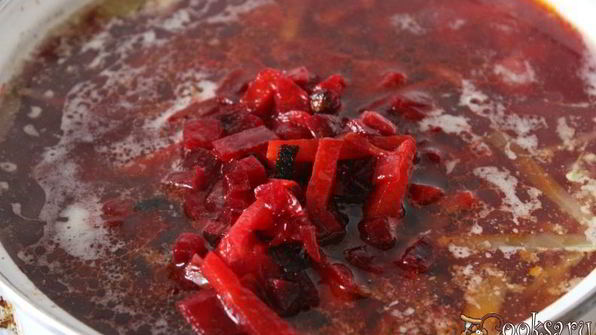 красный борщ с молотым салом