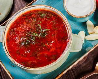 Кубанский борщ с фасолью и черносливом