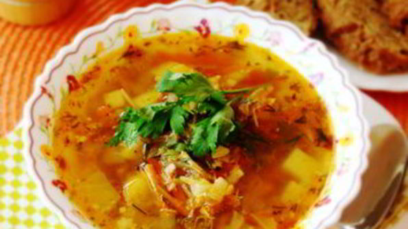 летний борщ без свеклы с помидорами