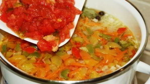 летний борщ без свеклы с помидорами