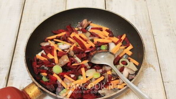 постный борщ с грибами и фасолью