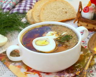 Зеленый борщ со свеклой и зеленым горошком