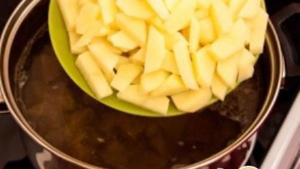 зеленый борщ