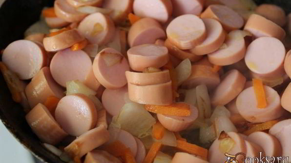 быстрый суп с сосисками и гречневыми хлопьями