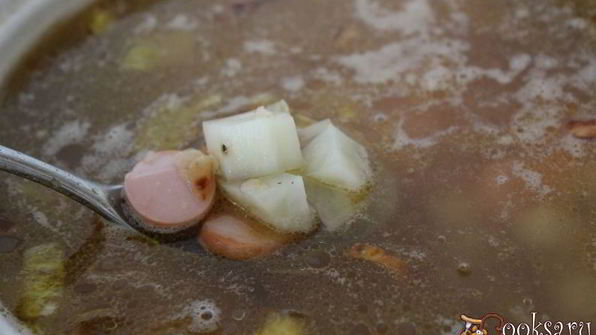 быстрый суп с сосисками и гречневыми хлопьями