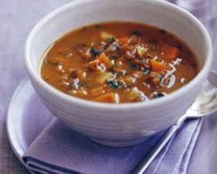 Чечевичный суп с беконом и брюквой