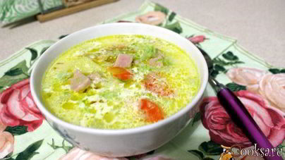 Кабачковый суп с ветчиной и плавленным сыром