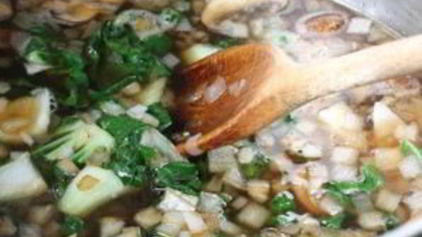 китайский суп из говядины с лапшой