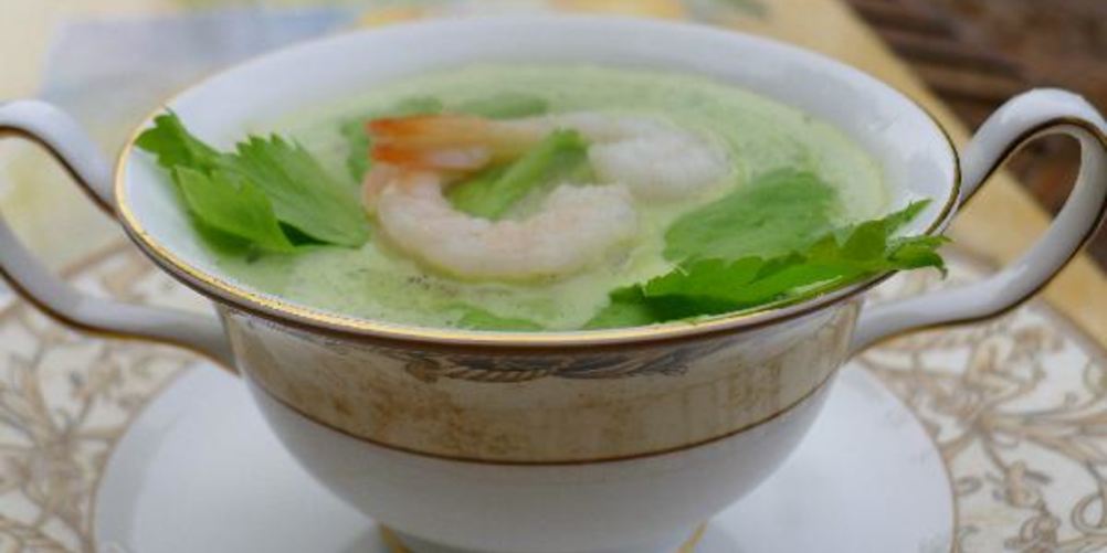 Рецепт крем-суп из сельдерея, базилика, молодого горошка с креветками