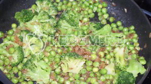 крем-суп из зеленого горошка и брокколи