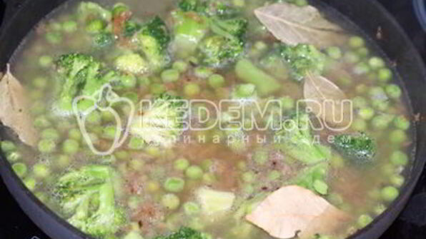 крем-суп из зеленого горошка и брокколи