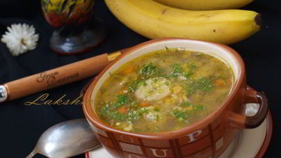 Кубинский суп с курицей, рисом и бананами