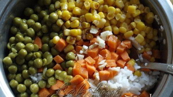 кубинский суп с курицей, рисом и бананами