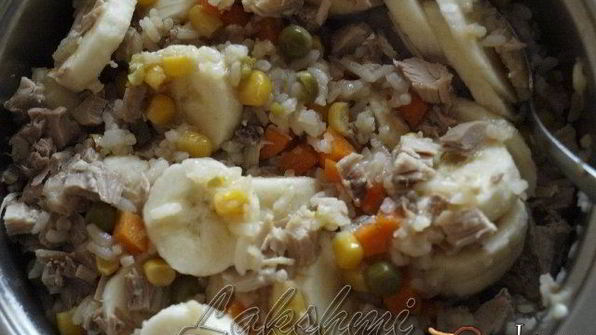 кубинский суп с курицей, рисом и бананами