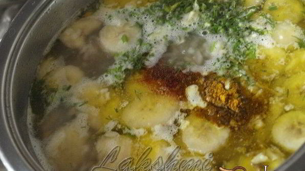 кубинский суп с курицей, рисом и бананами