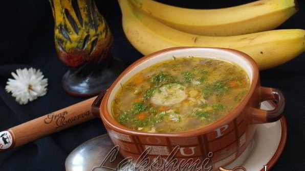 кубинский суп с курицей, рисом и бананами