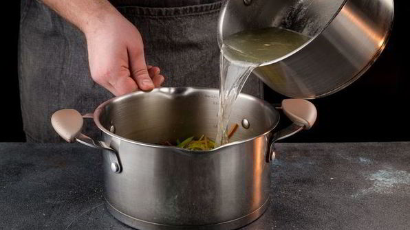 легкий суп с морскими гребешками и шиитаке