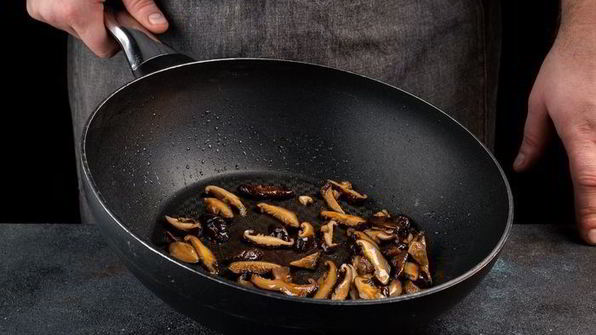 легкий суп с морскими гребешками и шиитаке