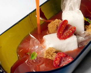 Малиновый суп с конфетами из йогурта