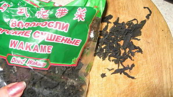 мисо-суп с тофу и вакаме