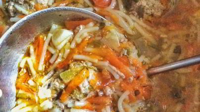 Наваристый суп с говяжьими тефтелями