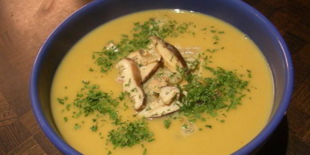Рецепт нежный осенний крем-суп с тыквой, каштанами и грибами