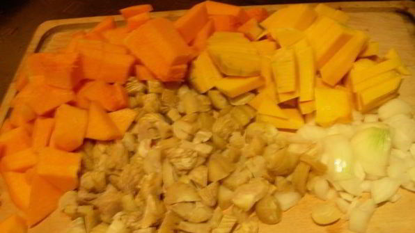 нежный осенний крем-суп с тыквой, каштанами и грибами